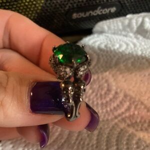 Elegant Green and Silver Women's Ring